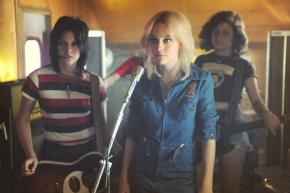 Kristen Stewart as Joan Jett and Dakota Fanning as Cherie Currie in The Runaways